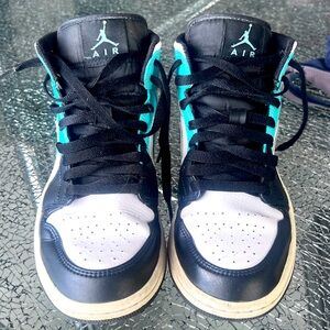 Air Jordan 1 Mid ‘Tropical Twist'